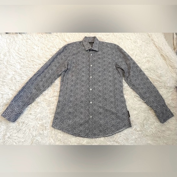 French Connection Long Sleeve Button Down
Collared Shirt. Size M - Picture 1 of 5